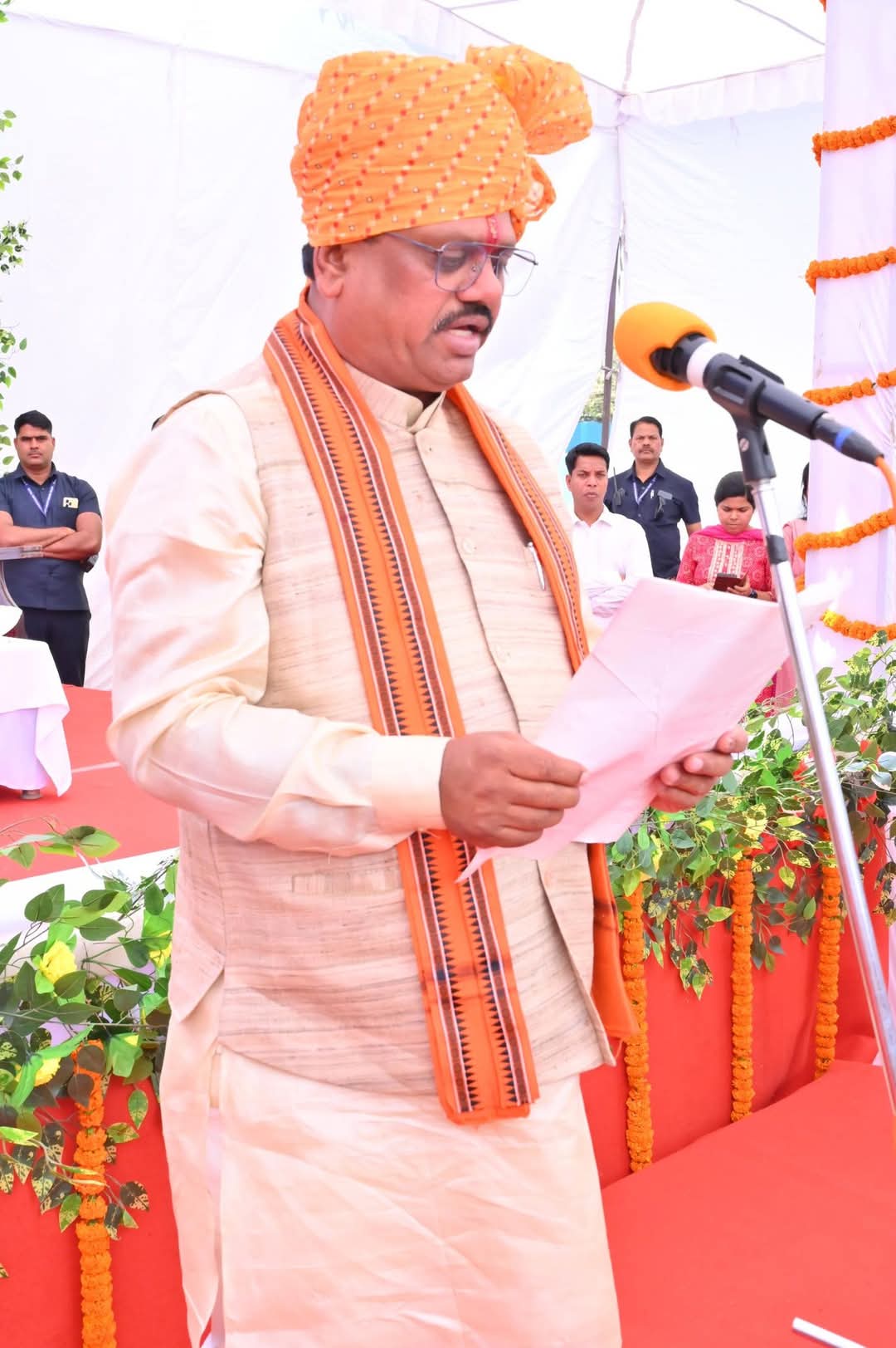 नगर निगम चिरमिरी के नवनिर्वाचित महापौर राम नरेश राय एवं 40 पार्षदों का शपथ ग्रहण हुआ संपन्न 